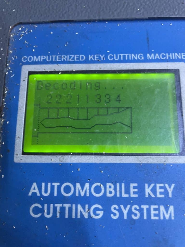auto locksmith course - cuttign a car key